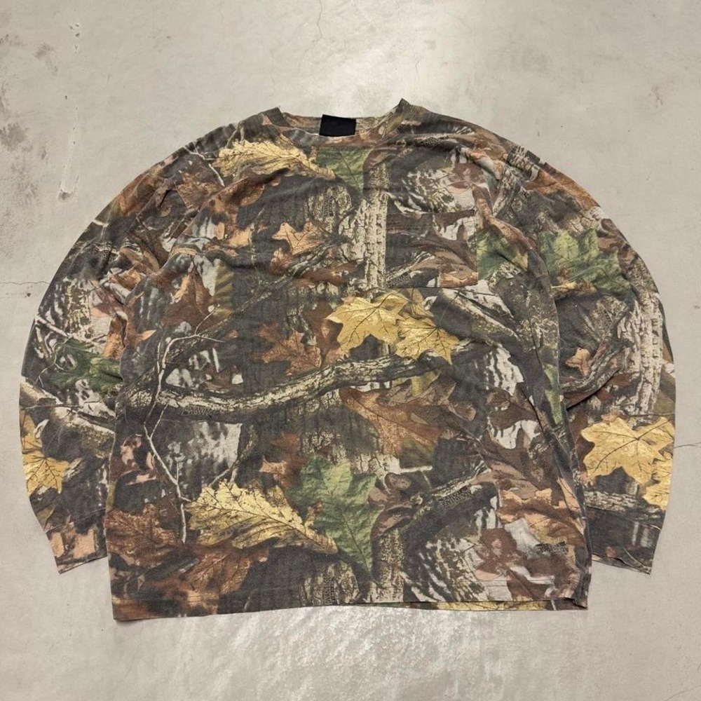 Vintage camo Realtree long sleeve pocket tshirt